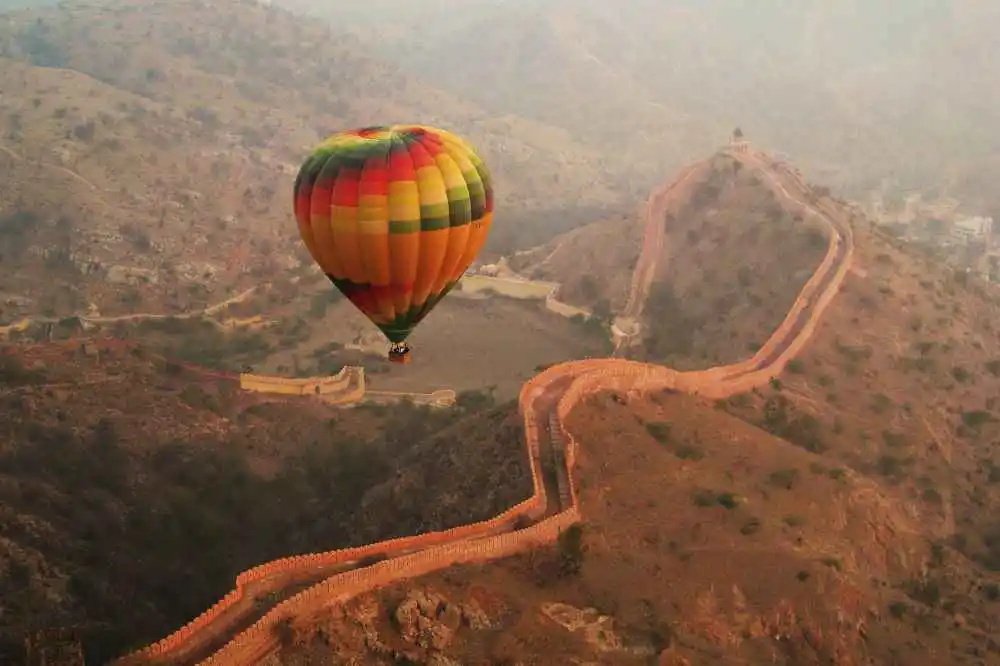 1-Hour Hot Air Balloon Safari in Jaipur with Light Refreshments & Round-Trip Transfers