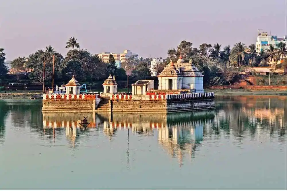 Spiritual Trails of Bhubaneswar Temples Tour with Tuk Tuk Ride