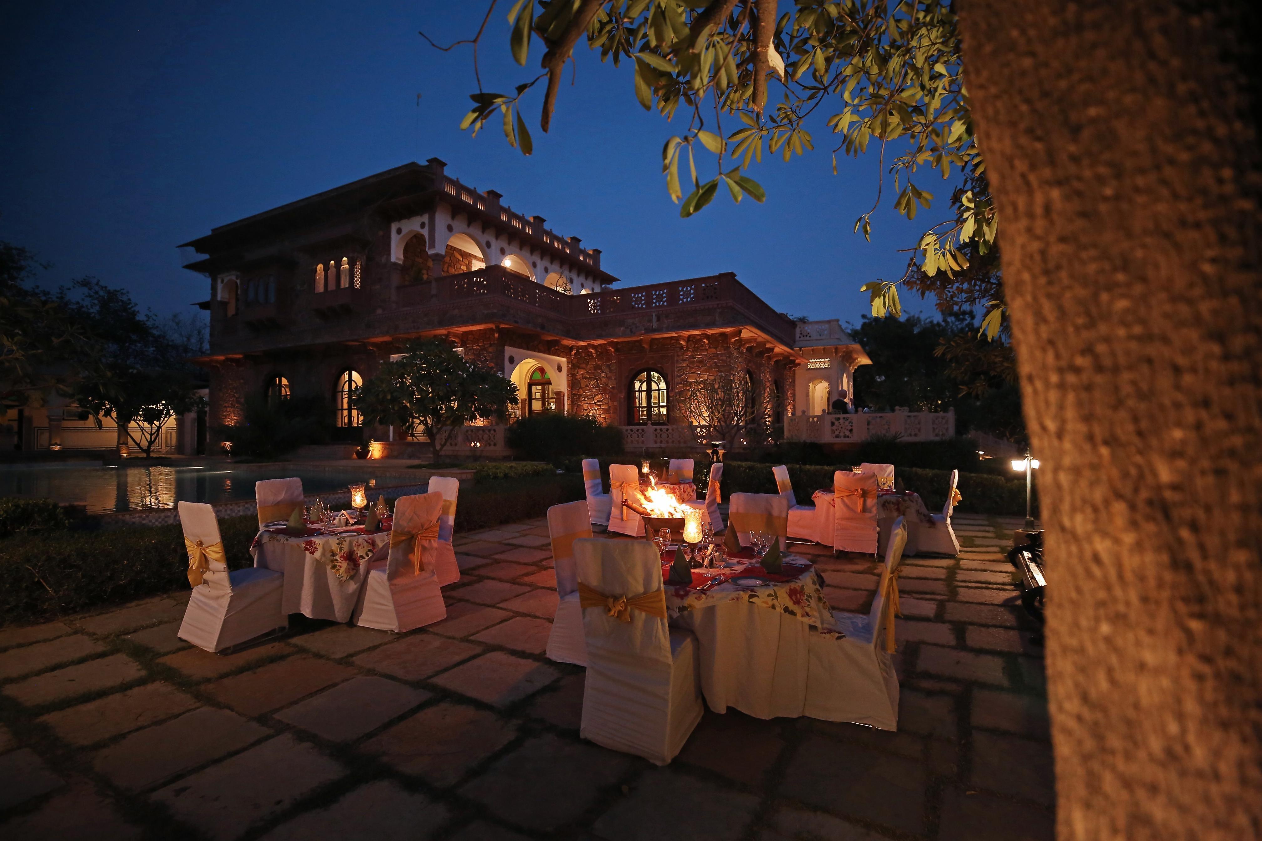 Elegant Outdoor Group Dining Experience in Jaipur