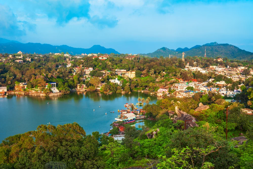 Golden Horn Trek Mount Abu – 8 km Adventure to Asia’s Largest Chimney Rock