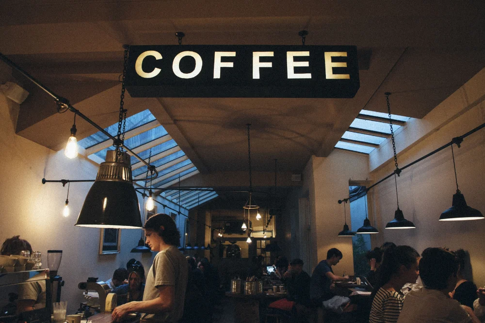 Café Hopping in Dubai – Aesthetic Sips & Artful Slices