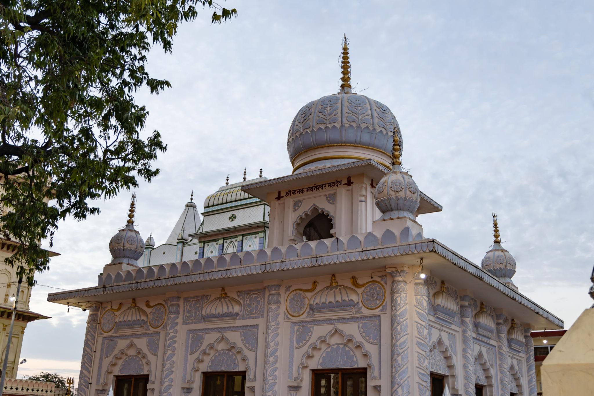 2 Day Ayodhya Guided Tour with Ram Mandir Darshan & Saryu Aarti