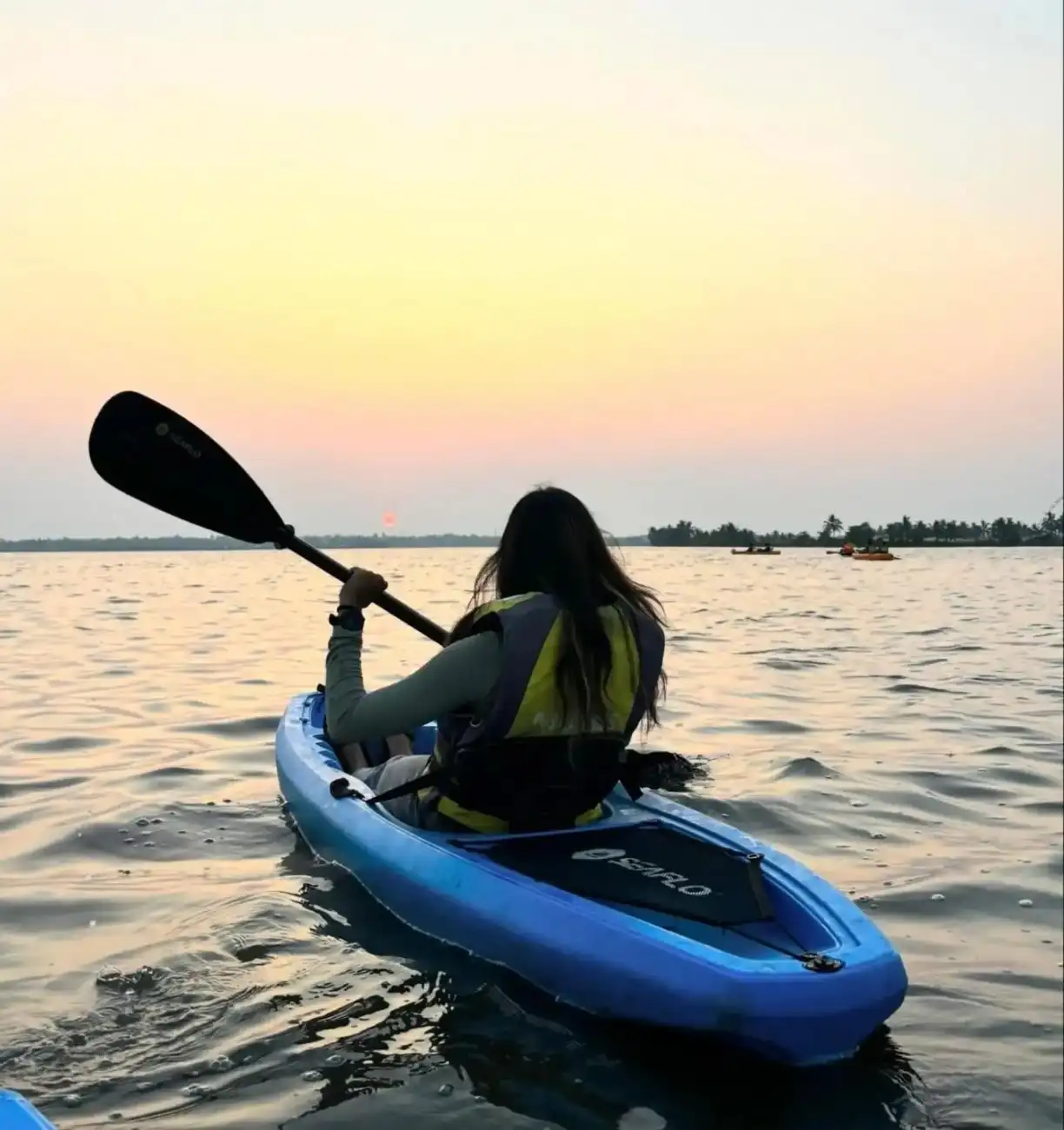 Kadamakkudy Backwaters Kayaking Adventure Experience in Kochi