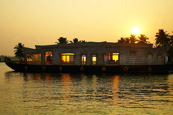 Day Trip to Alleppey with backwater Experiences