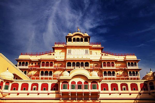 Discover Jaipur on Tuk Tuk with Food Tasting